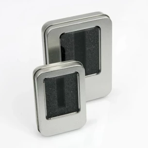 Klein metalen doosje voor geheugenstick