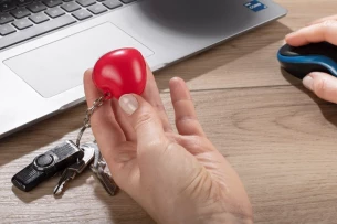 LOVE anti-stress sleutelhanger - Rood
